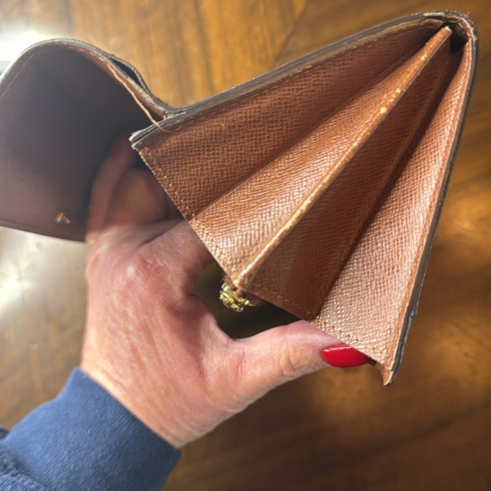 Louis Vuitton Sarah Wallet - Picture 8 of 14